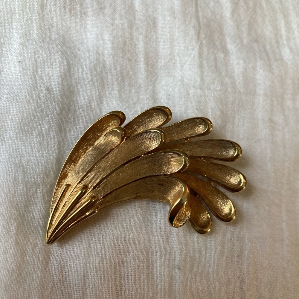 Vintage Signed‎ JJ Brushed Gold Tone Abstract Brooch - Picture 3 of 6